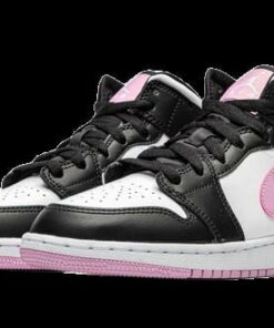 Air Jordan 1 Mid in Colorway