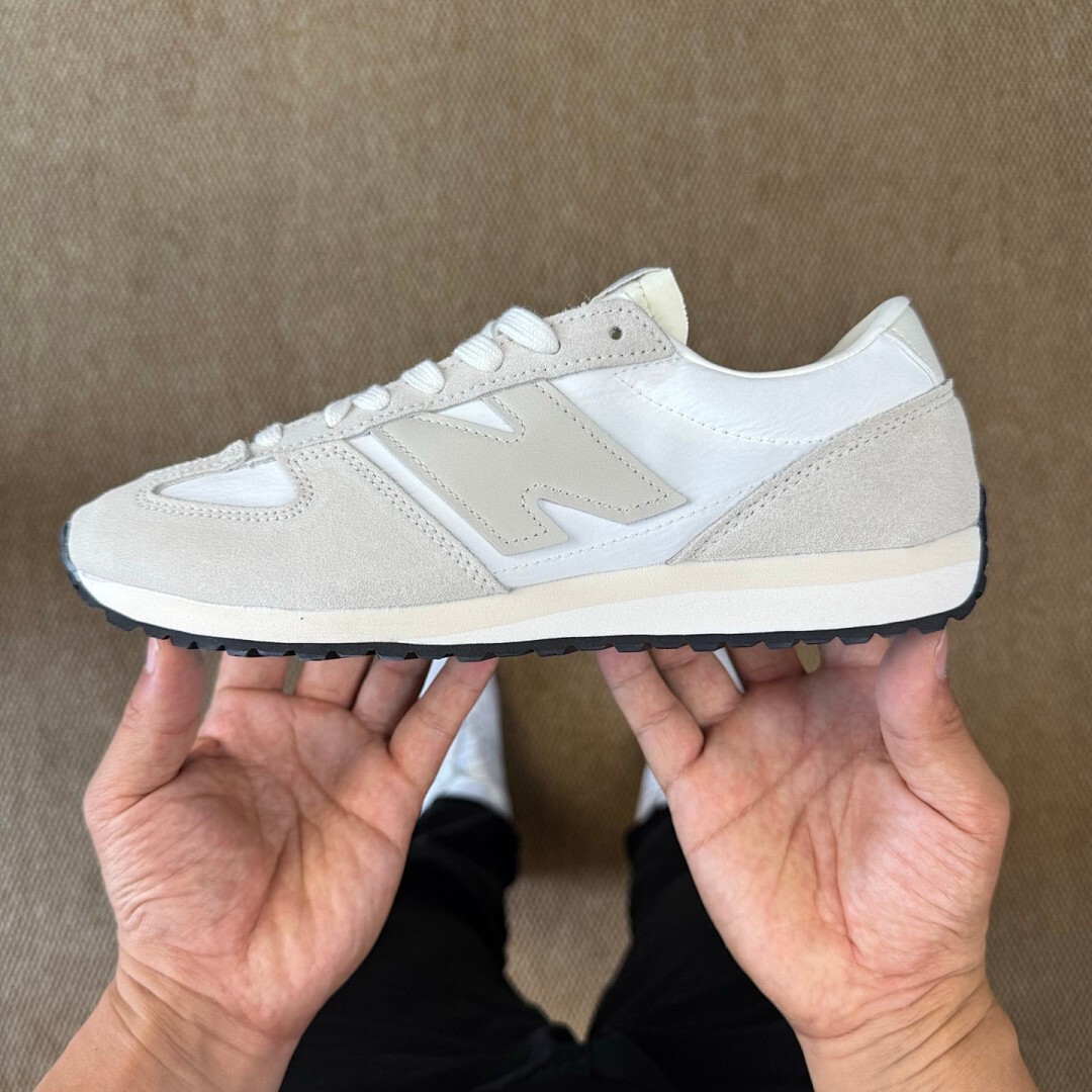 New Balance U320 Off White Sand