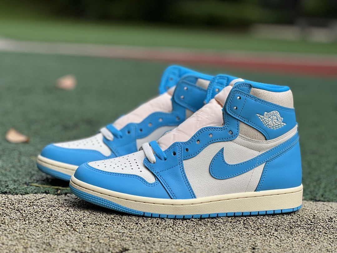 Air Jordan 1 Retro High OG 'University Blue' 555088-134