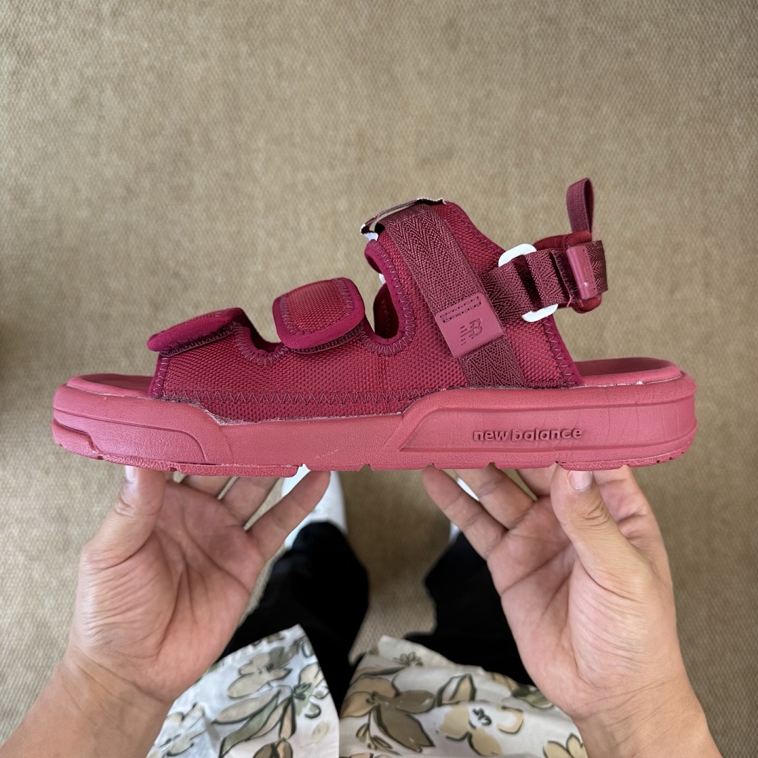 New Balance Caravan Multi Sandals Deep Red SUFMMOC2