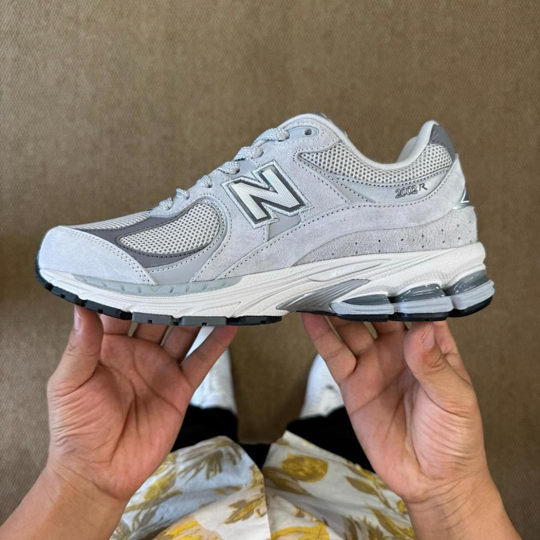 New Balance 2002R Gray M2002RCA
