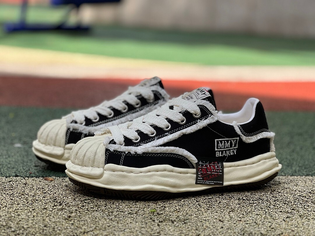 Maison Mihara Yasuhiro Blakey Original Sole Low-top Sneaker Black A02FW703