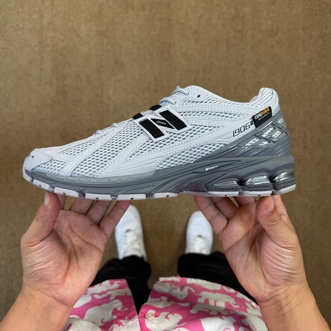 New Balance 1906R Cordura Silver Metallic M1906RCD