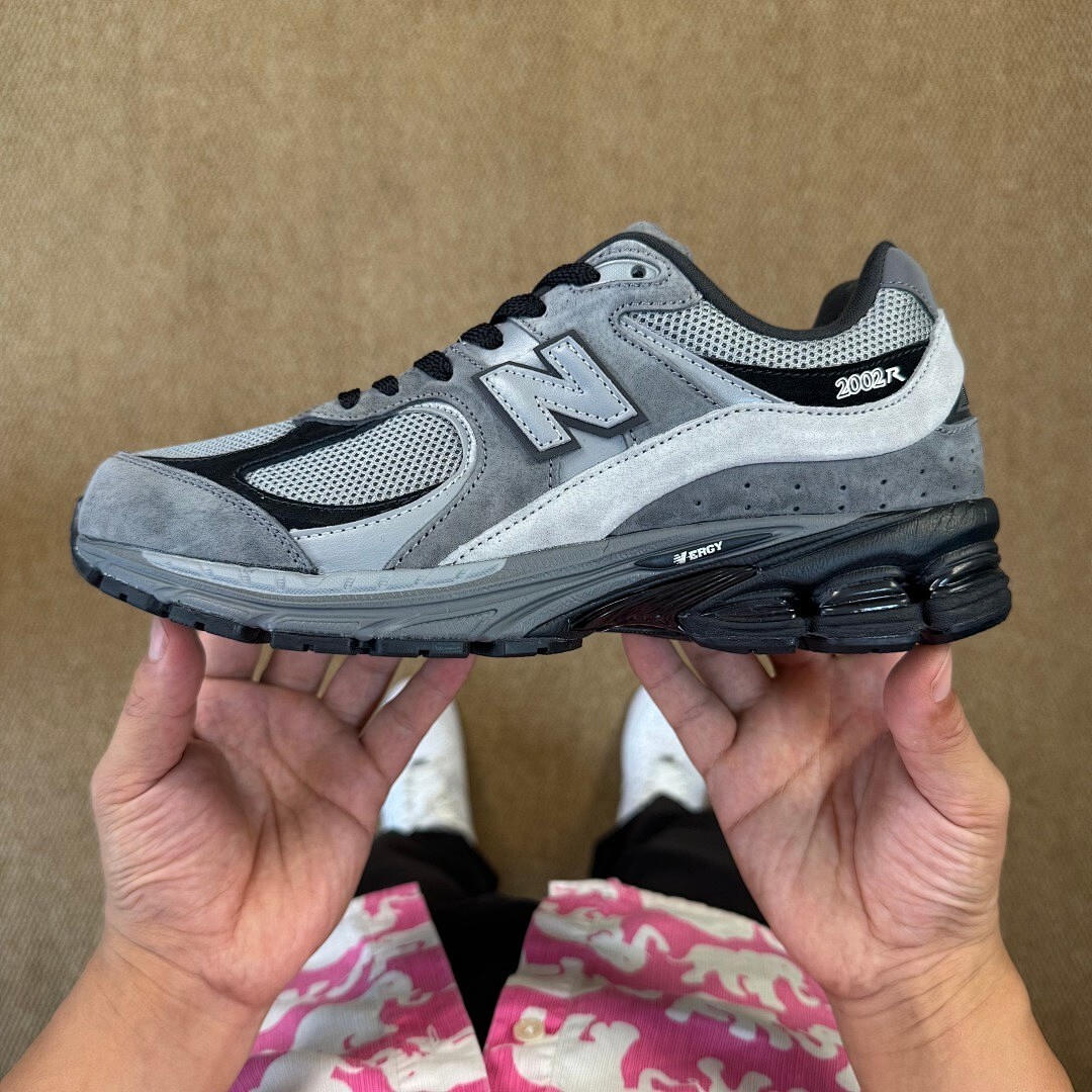 New Balance 2002R Dark Grey M2002RHO