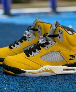 Air Jordan 5 Retro SP 'Michigan' Varsity Maize CQ9549-704