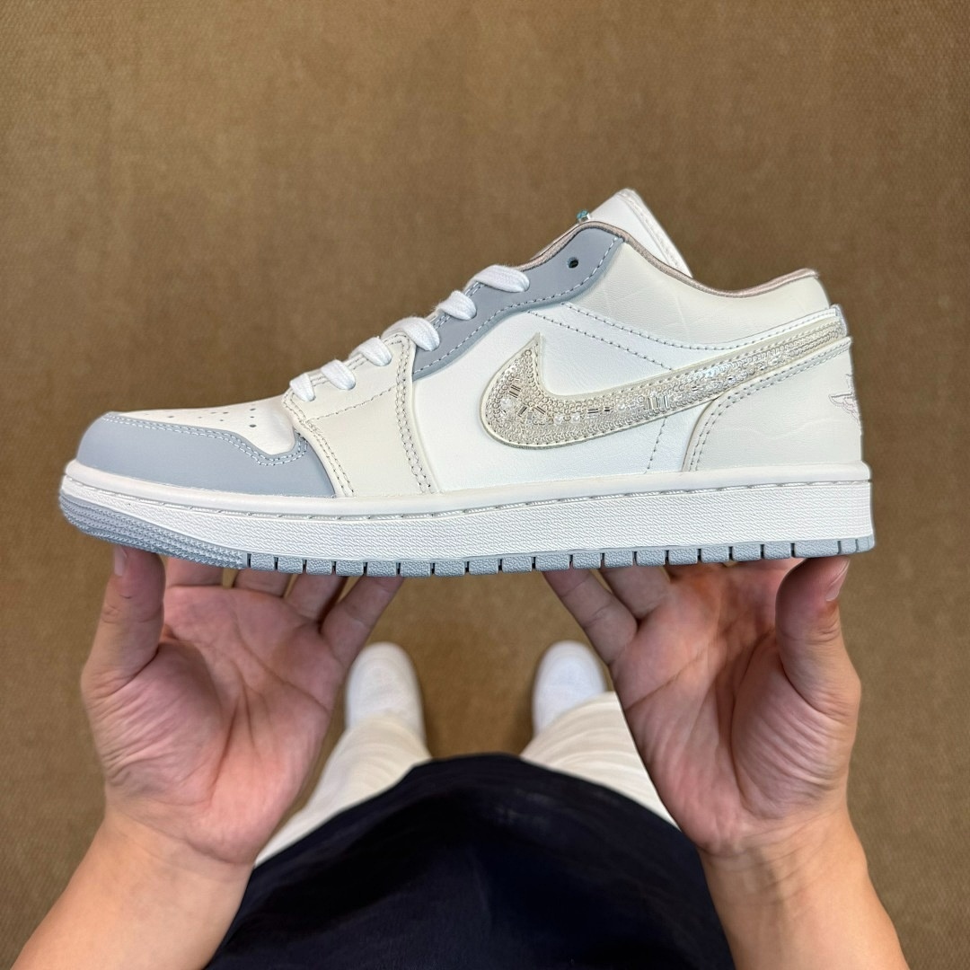 Air Jordan 1 Low SE Bling FJ2260-001