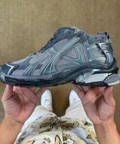 Balenciaga Runner Sneaker Grey 677403W3RFN1290
