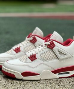 Air Jordan 4 Retro University Red Metallic CT8527-112
