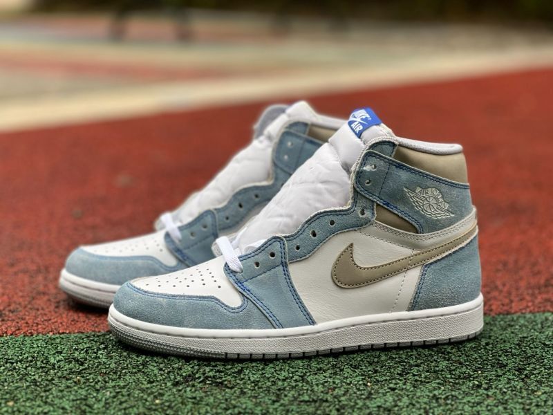 Air Jordan 1 Retro High OG "Hyper Royal" (555088-402)