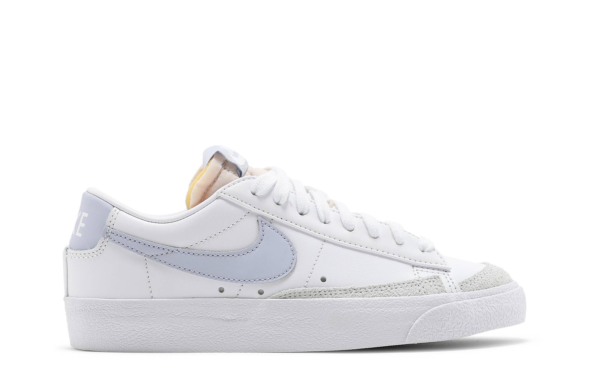 ( Women ) Nike Blazer Low ’77 ‘White Ghost’ DC4769-103