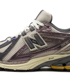 1906r "Licorice" M1906RRA Sneakers