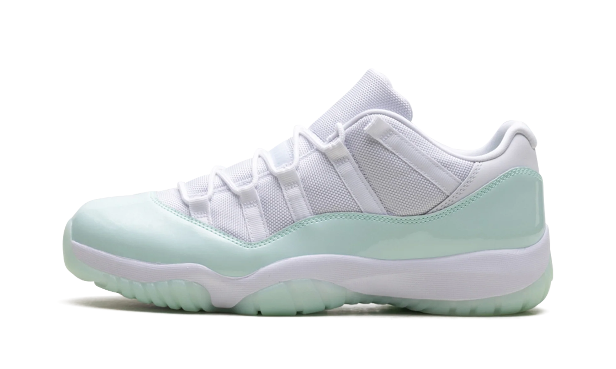 Air Jordan 11 Low WMNS "Igloo" AH7860 103