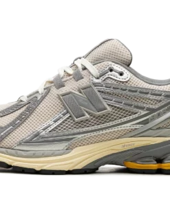 1906r "Metallic Silver Yellow" M1906RRD Sneakers