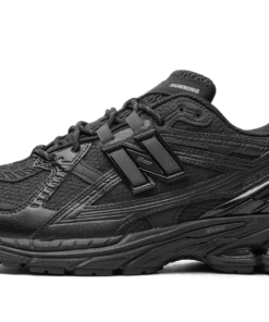 1906 "Tripple Black" M1906NJ Sneakers